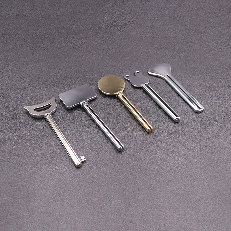 Dispenser di dentifricio in metallo Detergente per il viso Detergente per dentifricio Spremiagrumi a forma di chiave Spremiagrumi per cosmetici