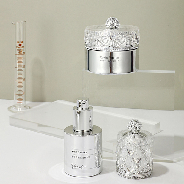 Il delicato equilibrio nel design della bottiglia di profumo in vetro: la fusione di praticità e abilità artistica