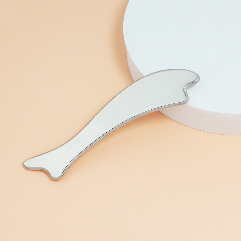 Bordo Gua Sha in lega di zinco a forma di pesce con colori e logo personalizzati