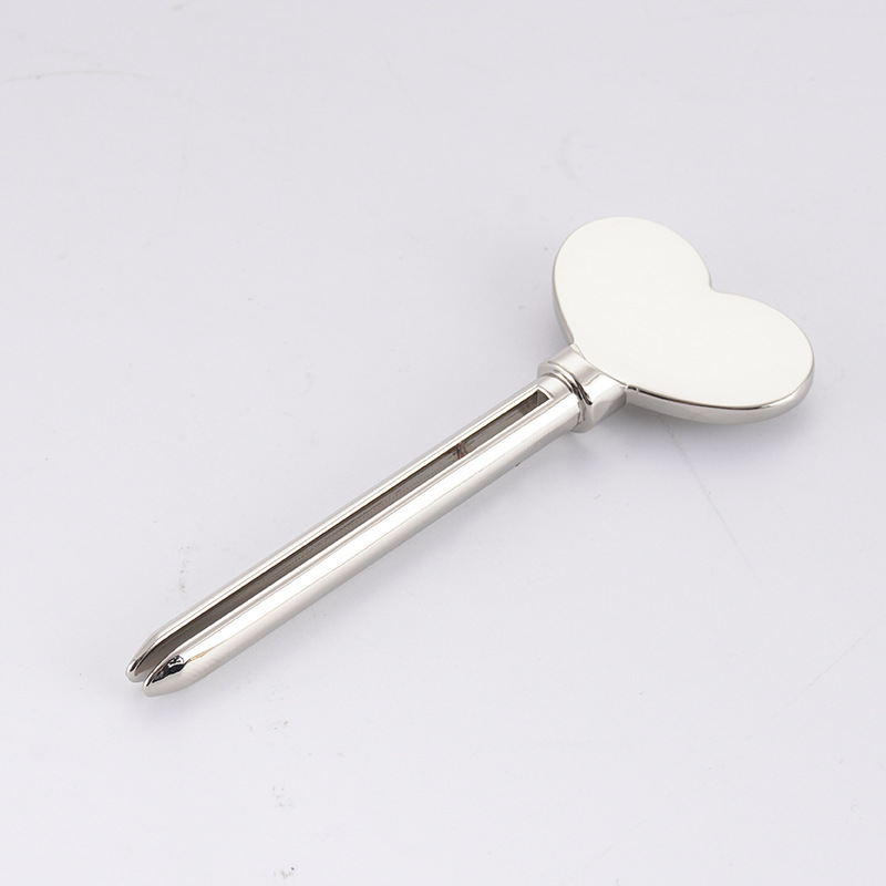 Dispenser di dentifricio in metallo Detergente per il viso Detergente per dentifricio Spremiagrumi a forma di chiave Spremiagrumi per cosmetici