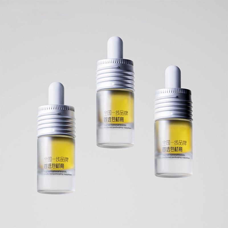 Piccole bottiglie di olio essenziale di vetro con contagocce in metallo o legno Piccole bottiglie di olio essenziale di vetro con contagocce in metallo o legno