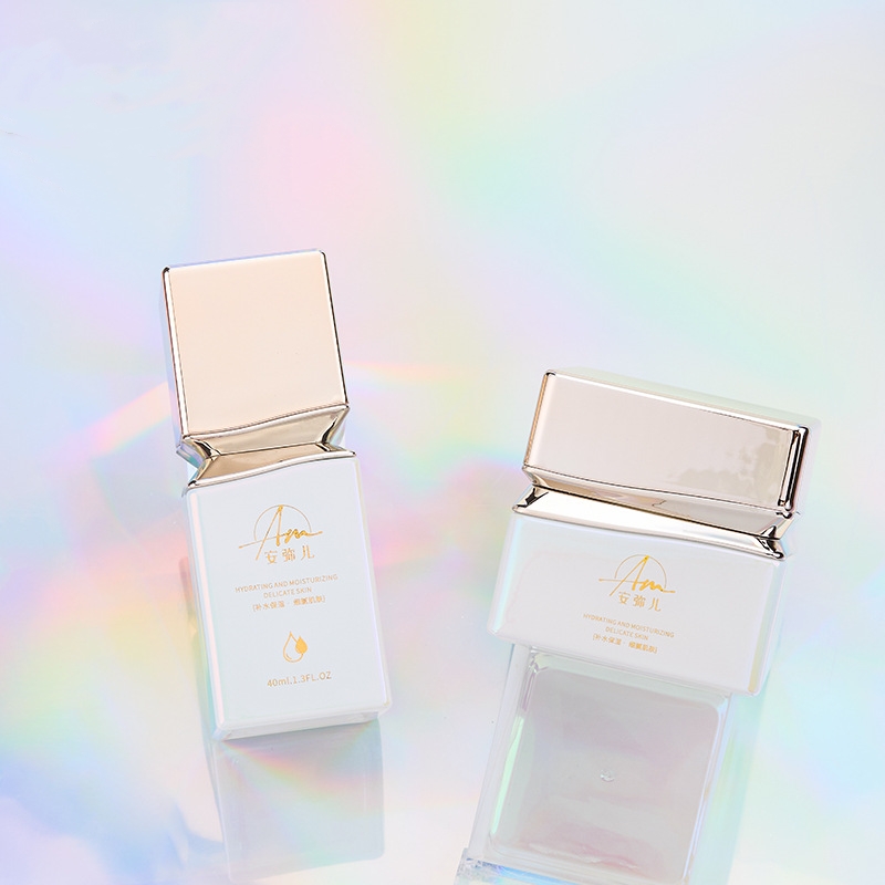 Vasetto Crema Quadrato In Vetro Con Effetto Iridescente Per Crema Viso E Crema Contorno Occhi Vasetto Crema Quadrato In Vetro Con Effetto Iridescente Per Crema Viso E Crema Contorno Occhi