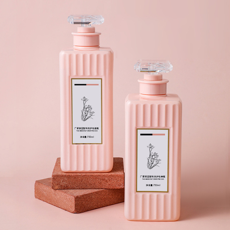 Bottiglia per pompa per lozione per animali domestici quadrata in plastica da 500 ml 750 ml con superficie a forma di striscia per contenitore cosmetico per shampoo e balsamo per olio per capelli