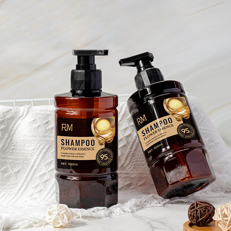 Bottiglia per pompa a petalo in plastica per animali domestici da 500 ml con pompa a vite Bottiglia per shampoo per hotel di alto valore per imballaggi per la cura personale