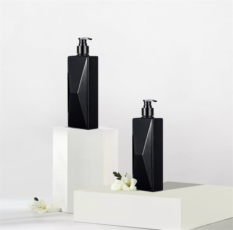 Confezione di shampoo in plastica opaca stile coreano da 700 ml per shampoo domestico in una bottiglia di liquido per lavaggio a mano di alto livello estetico