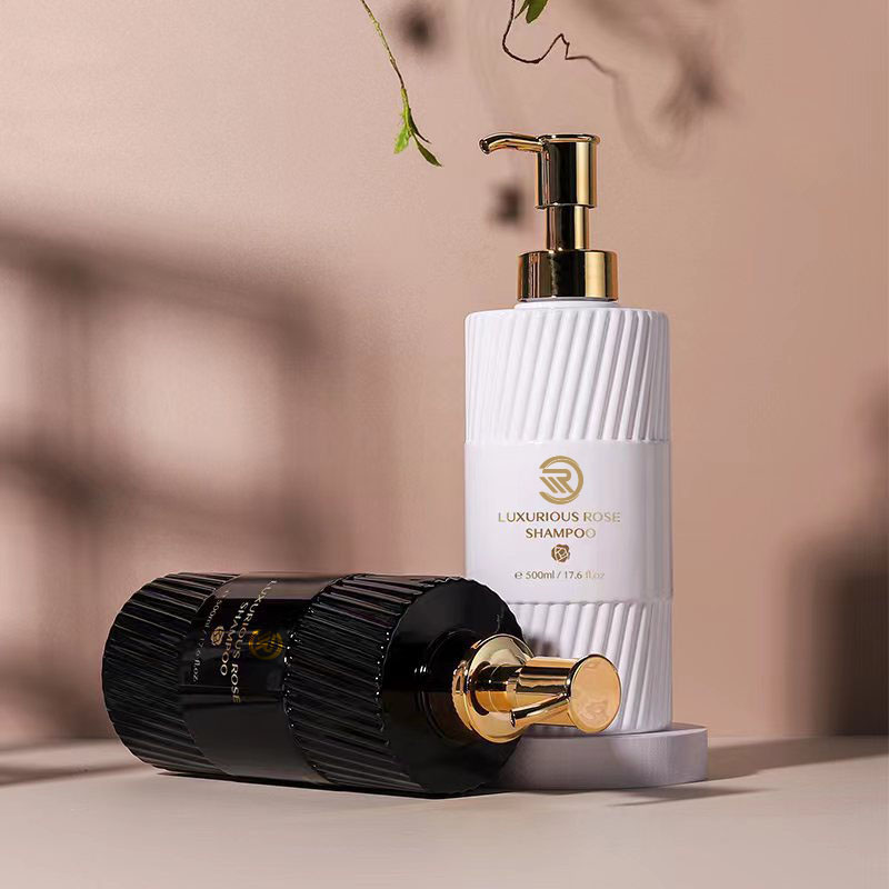 Bottiglia di gel doccia shampoo per spalla piatta ecologica da 500 ml Striscia nera bianca che pressa l'imballaggio dell'emulsione della pompa di plastica per l'uso della lozione Bottiglia di gel doccia shampoo per spalla piatta ecologica da 500 ml Striscia nera bianca che pressa l'imballaggio dell'emulsione della pompa di plastica per l'uso della lozione