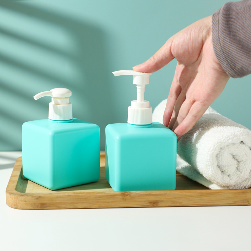 Bottiglie di olio di burro per il corpo di shampoo per la cura della pelle quadrate in plastica riciclata popolare PET dimensioni 150ml 200ml 250ml con serigrafia Bottiglie di olio di burro per il corpo di shampoo per la cura della pelle quadrate in plastica riciclata popolare PET dimensioni 150ml 200ml 250ml con serigrafia