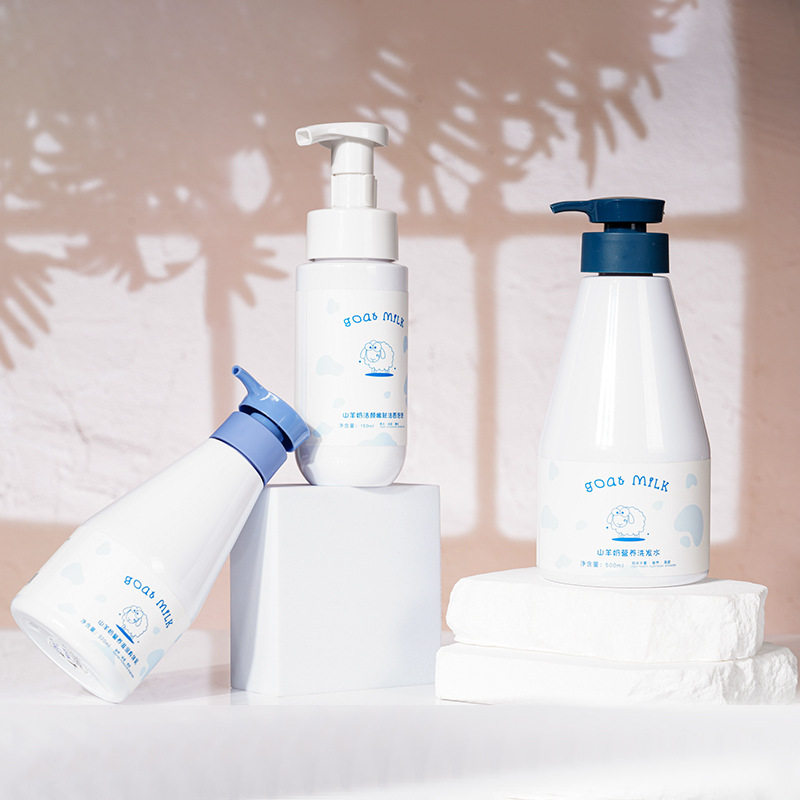 Etichetta privata 300ml 500ml Bottiglia di plastica PET bianca pura Crema sbiancante Lozione idratante al latte con pompa per lozione Etichetta privata 300ml 500ml Bottiglia di plastica PET bianca pura Crema sbiancante Lozione idratante al latte con pompa per lozione