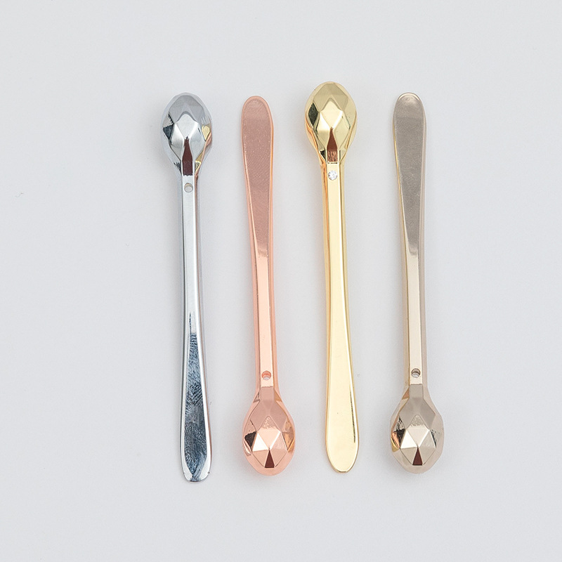 Design unico con taglio a diamante di bastoncini per crema per gli occhi in lega di zinco Design unico con taglio a diamante di bastoncini per crema per gli occhi in lega di zinco